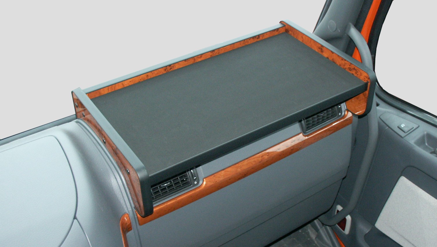 Product Image for Bord passande volvo fh/fm02 (pass) trä,version 2 & 3